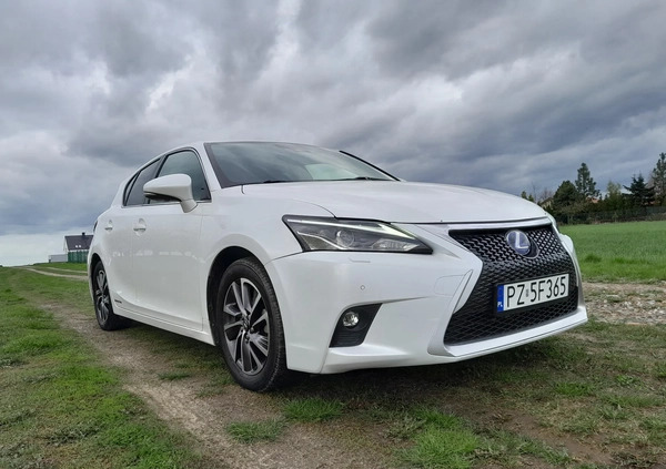 Lexus CT cena 74900 przebieg: 185000, rok produkcji 2020 z Mikołajki małe 211